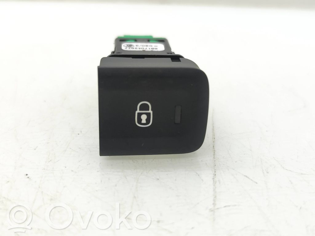 Central locking switch button   9817042977