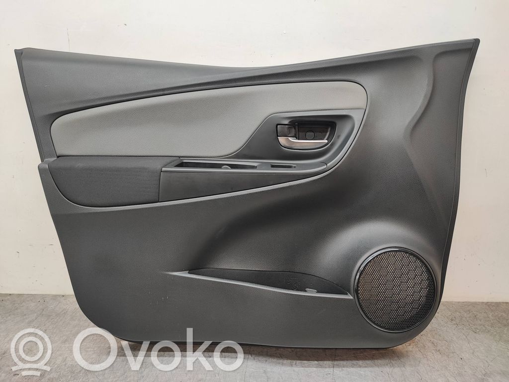 Toyota Yaris Boczki / Poszycie drzwi przednich