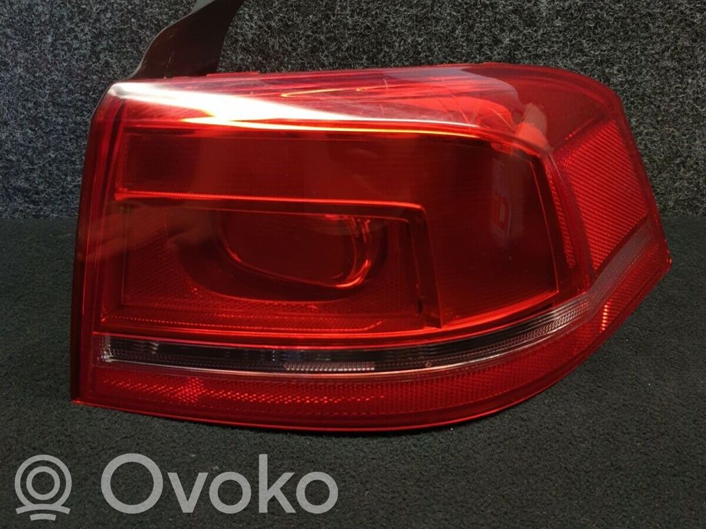 Volkswagen PASSAT B7 Lampa tylna 