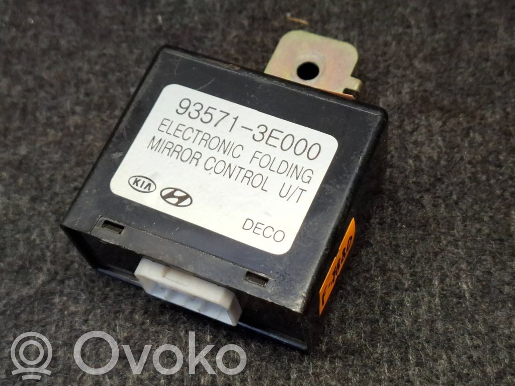 Wing mirror control module   935713E000