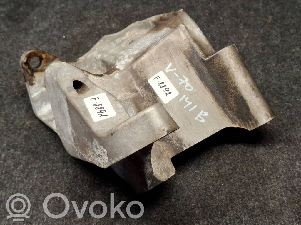Volvo V70 Engine mounting bracket 