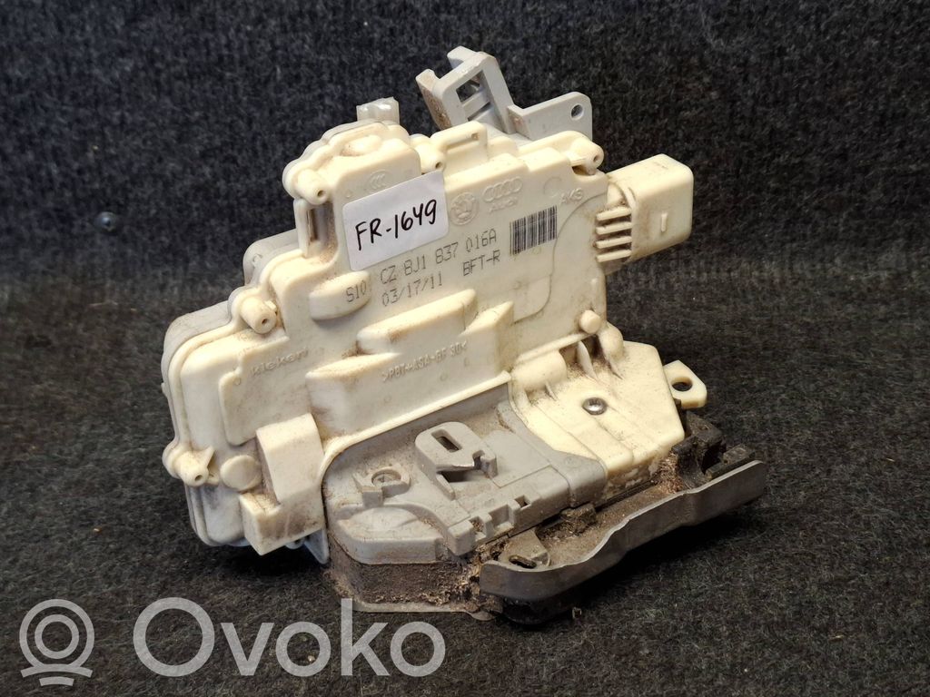 Volkswagen Touareg II Front door lock 