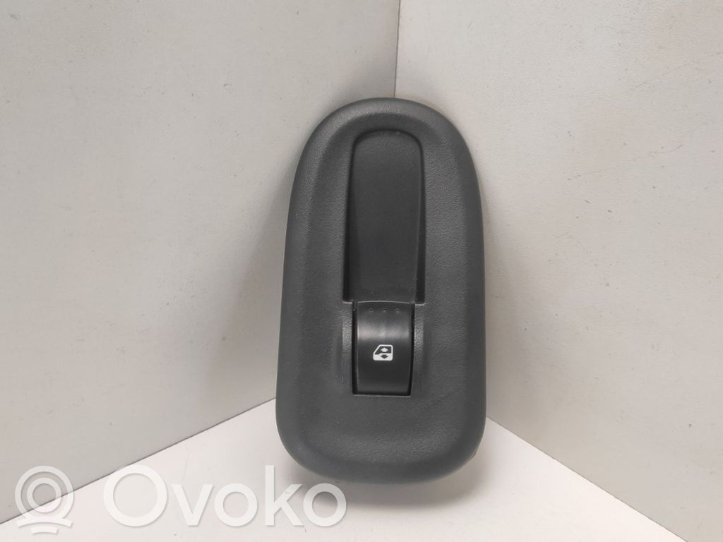Electric window control switch   8200548968