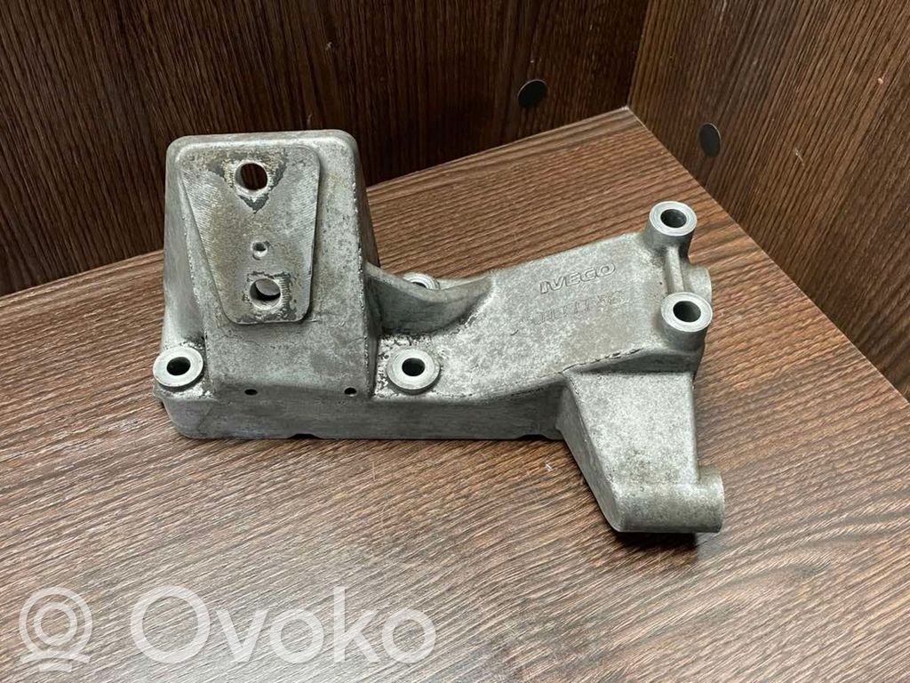 Iveco Daily 35 - 40.10 Engine mounting bracket 