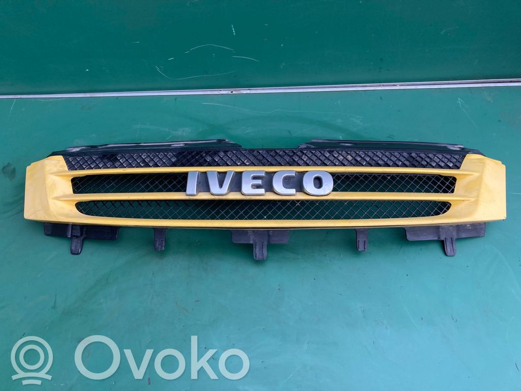 Iveco Daily 35 - 40.10 Etupuskurin ylempi jäähdytinsäleikkö 