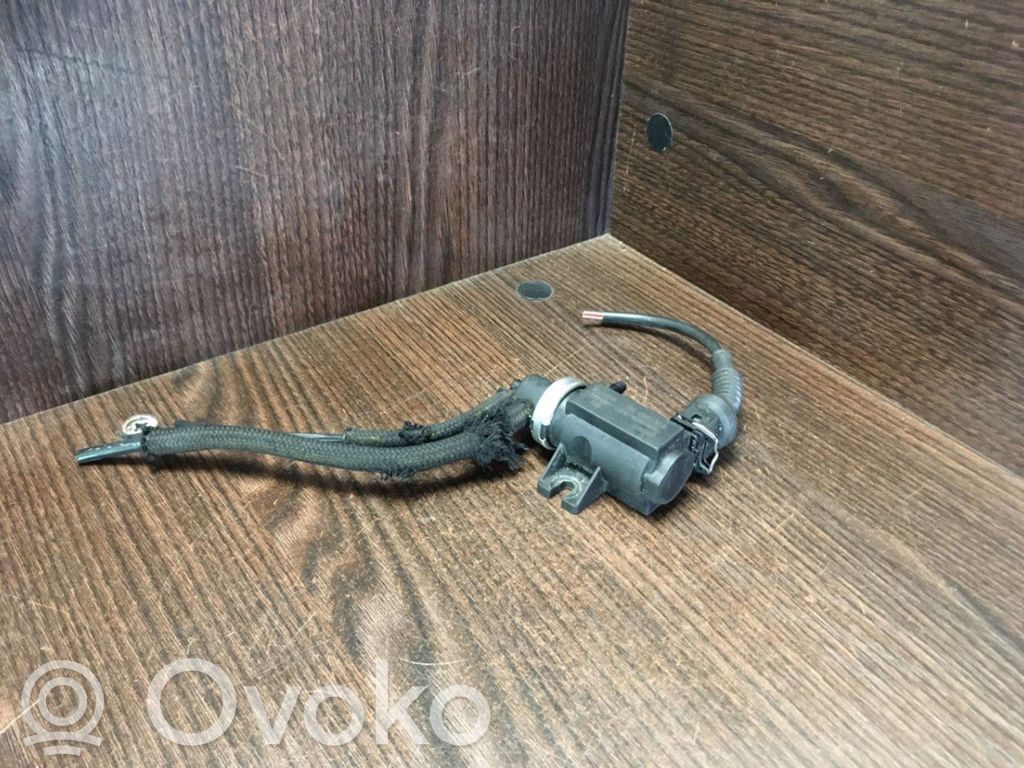 Audi A6 S6 C5 4B Turboahtimen magneettiventtiili 