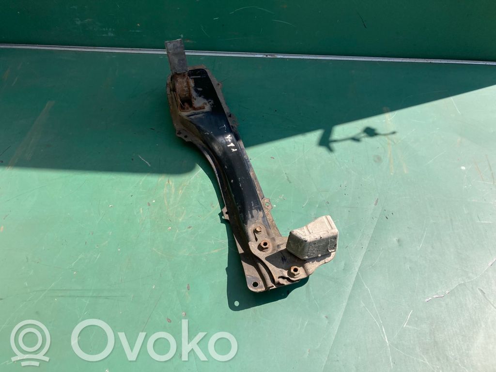 Toyota Corolla Verso E121 Engine mounting bracket 