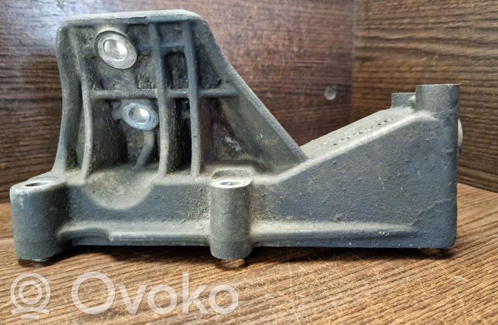 Iveco Daily 4th gen Engine mounting bracket 