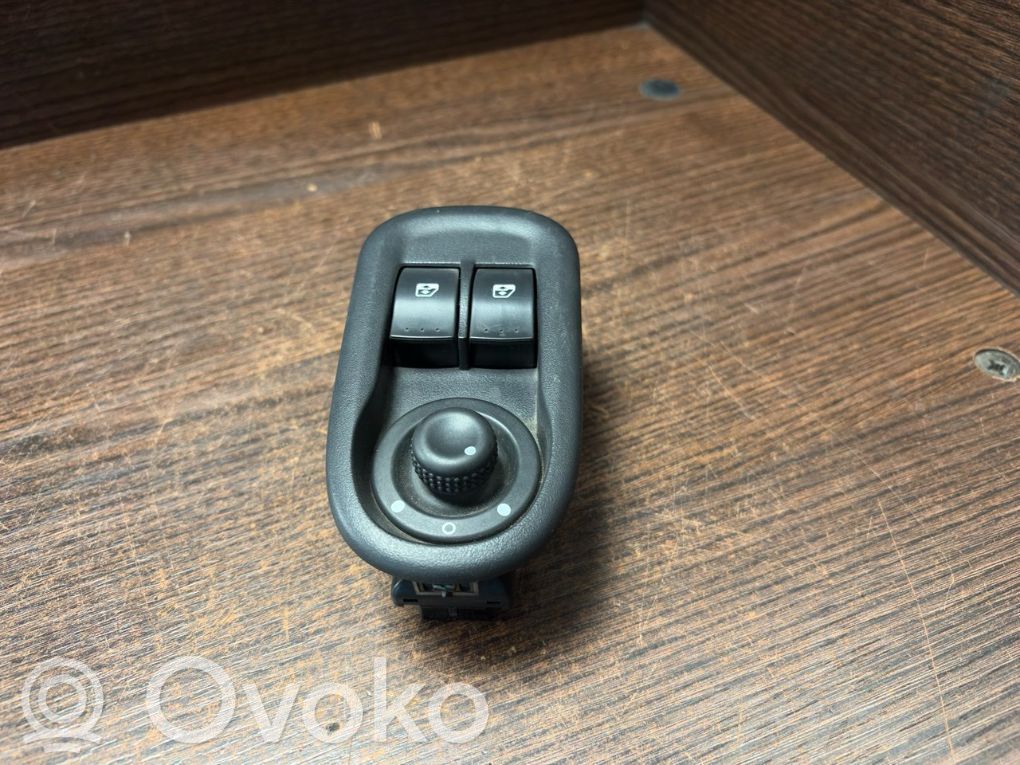 Electric window control switch   8200637849,8200637849,255704649R