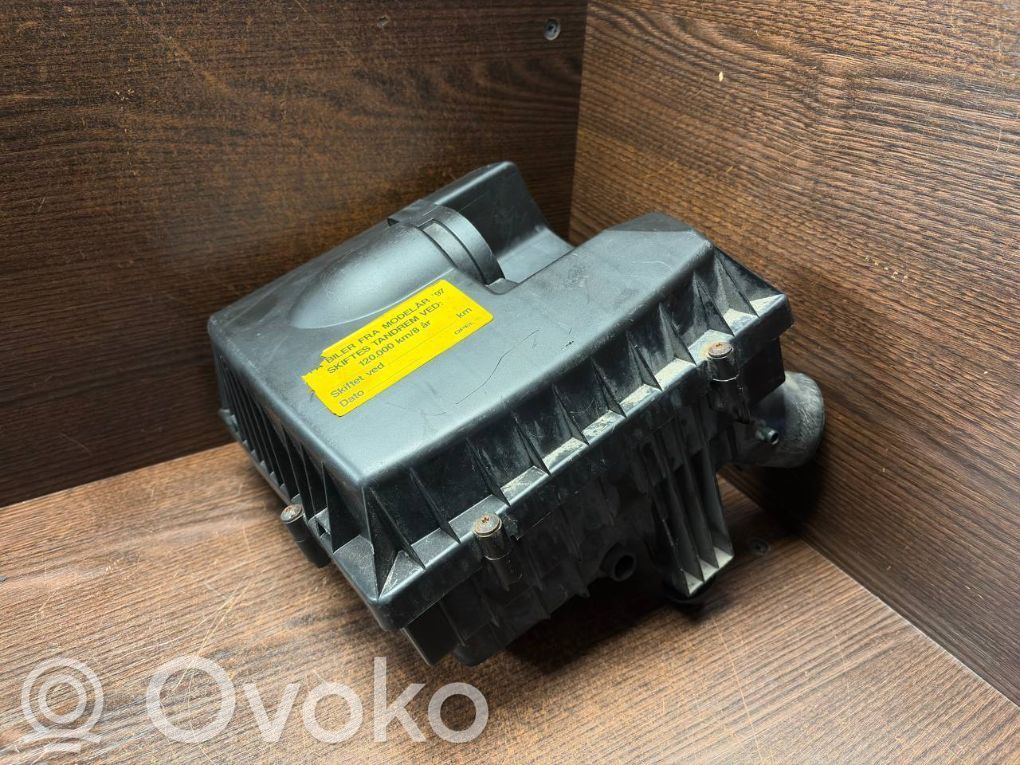 Opel Vivaro Air filter box 