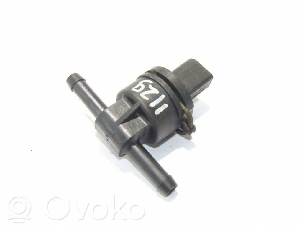 Fuel temperature sensor   038906081B