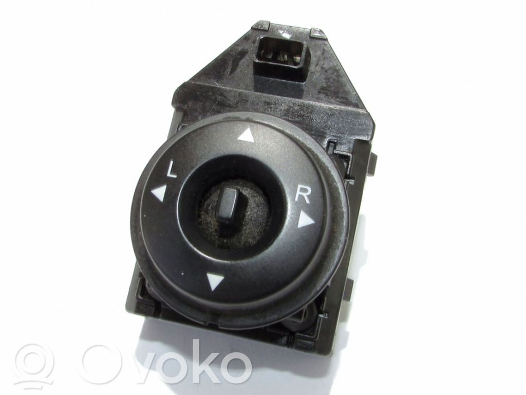 Wing mirror switch   457480