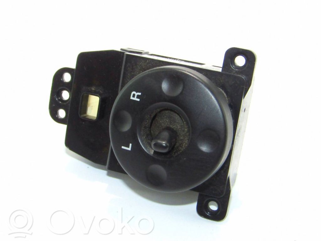 Wing mirror switch   935301G100