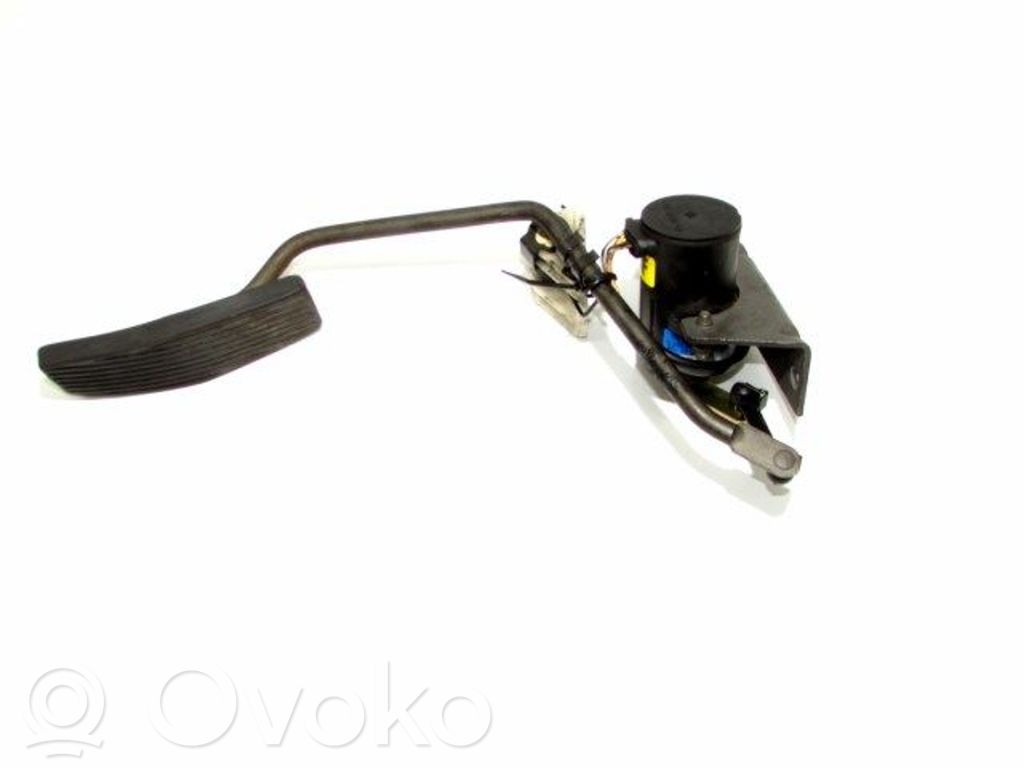 Accelerator throttle pedal