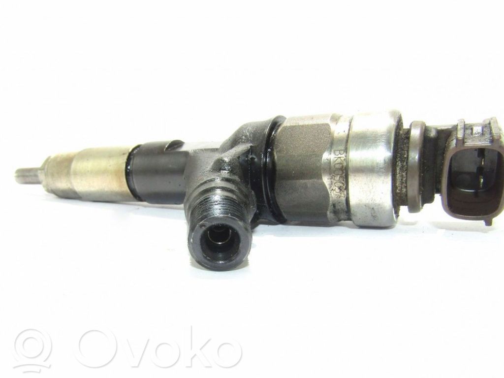 Fuel injector   DENSO,16613AA020