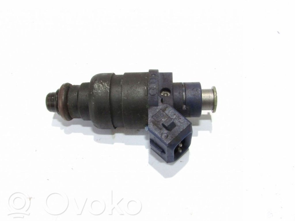 Volkswagen PASSAT B5 Inyector de combustible 