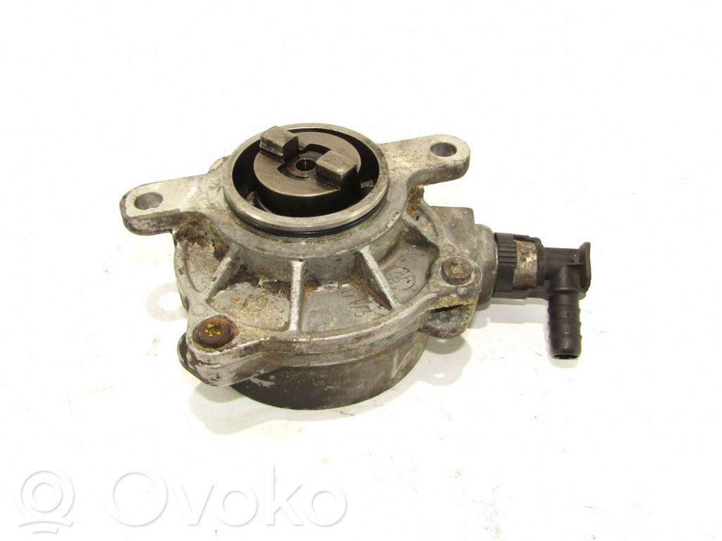 Vacuum pump   8200102535
