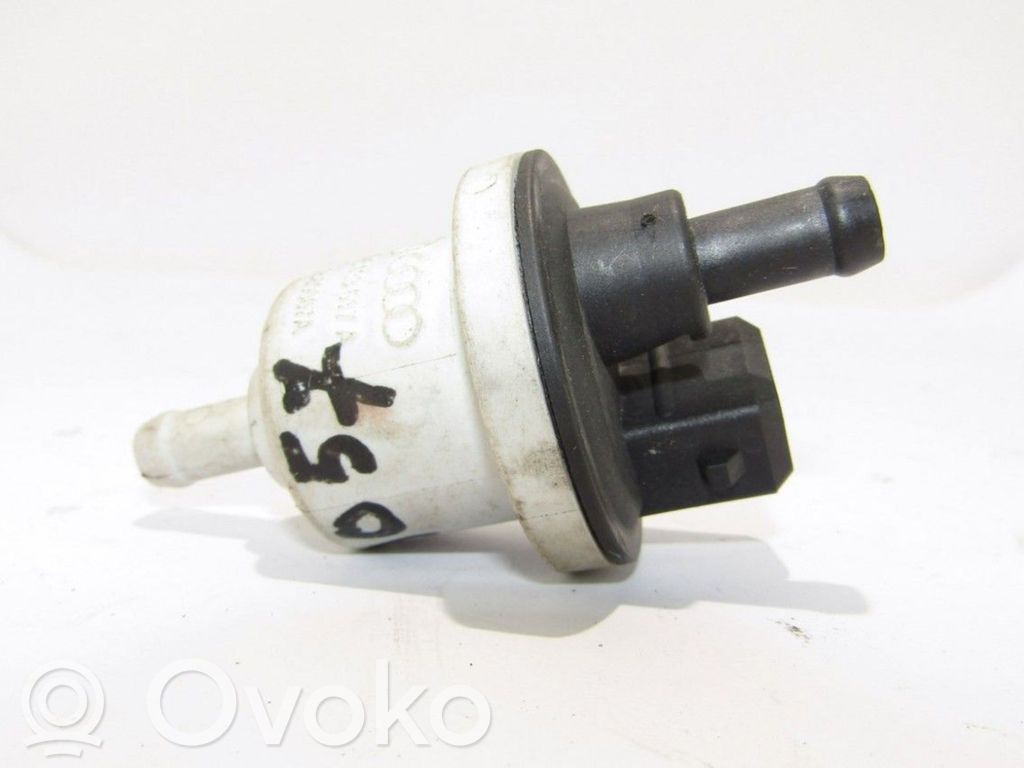 Volkswagen PASSAT B5 Válvula de vacío 