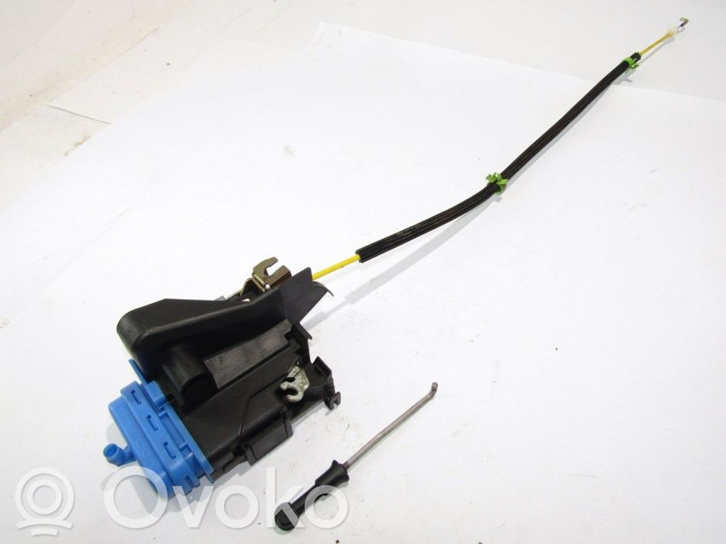 Cerradura de puerta trasera   8D0839016A