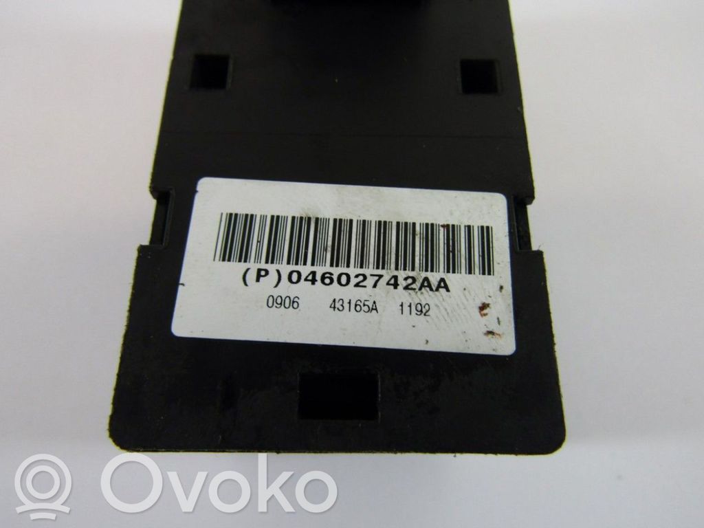 Jeep Grand Cherokee (WK) Electric window control switch 