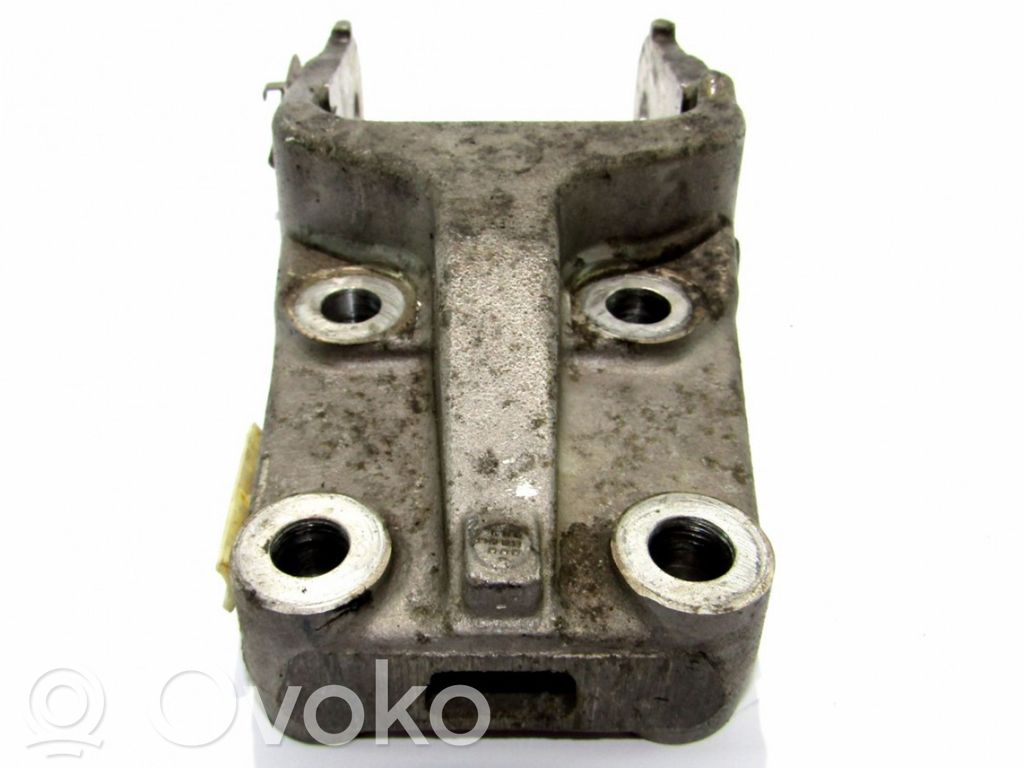 Peugeot 607 Gearbox mounting bracket 