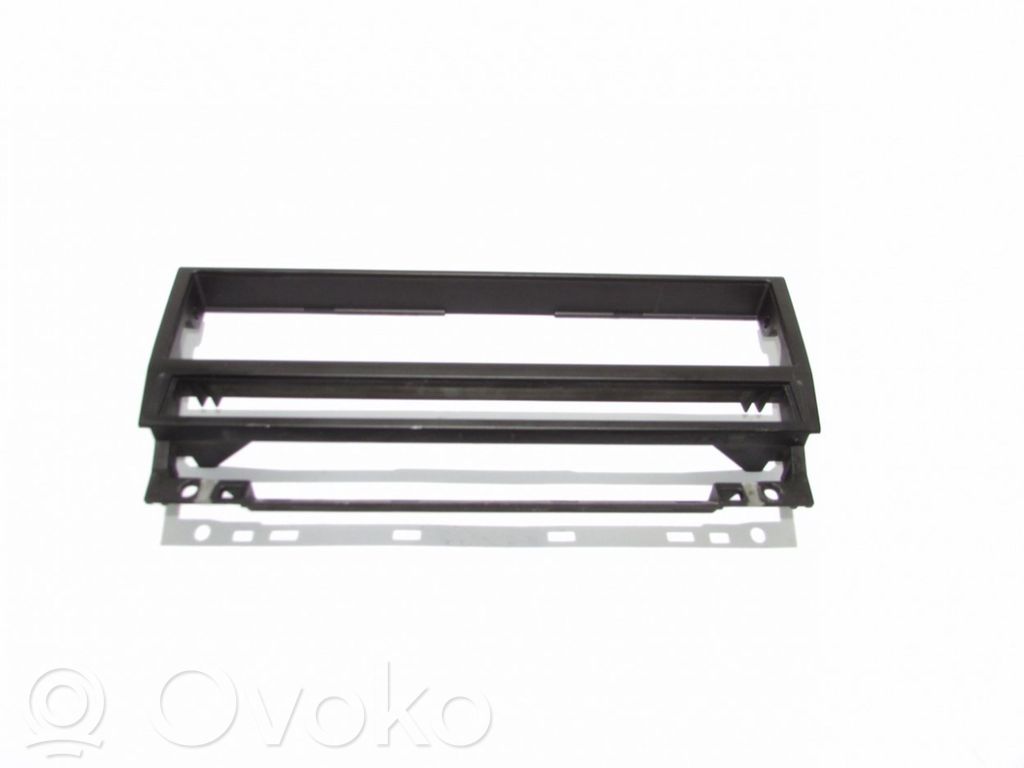 Panelės apdailos skydas (centrinis)   8247302