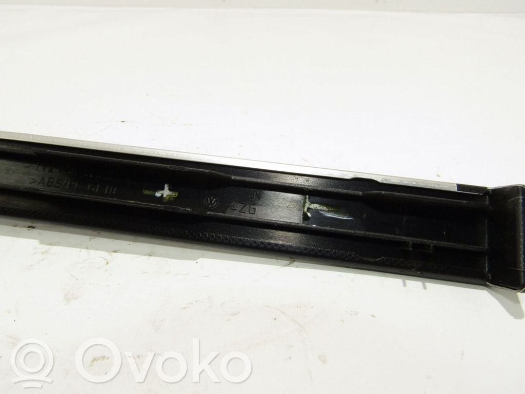 Ramka deski rozdzielczej   1T2858415C
