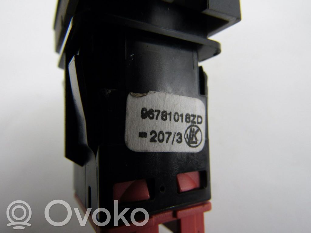 Botón interruptor de luz de peligro   96781018ZD