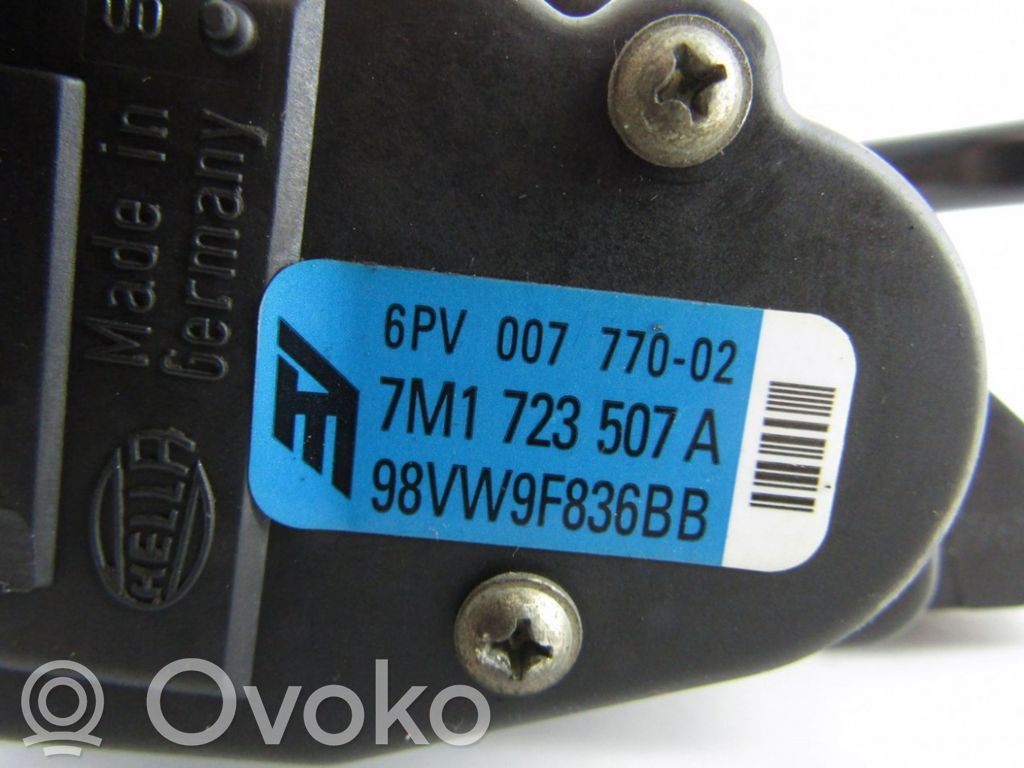Accelerator throttle pedal   7M1723507A