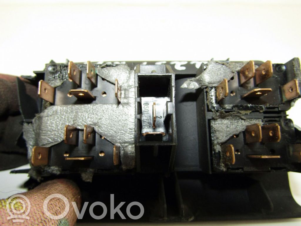 Audi A4 S4 B5 8D Electric window control switch 