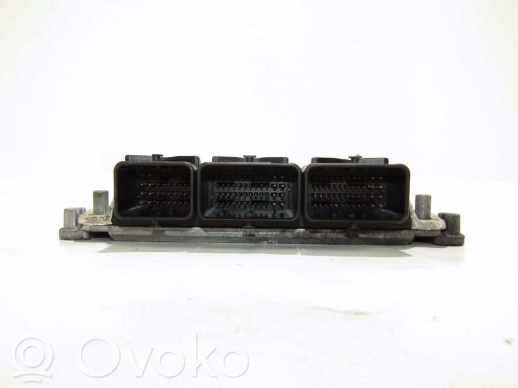 Moottorin ohjainlaite/moduuli   0281011571,8200309318
