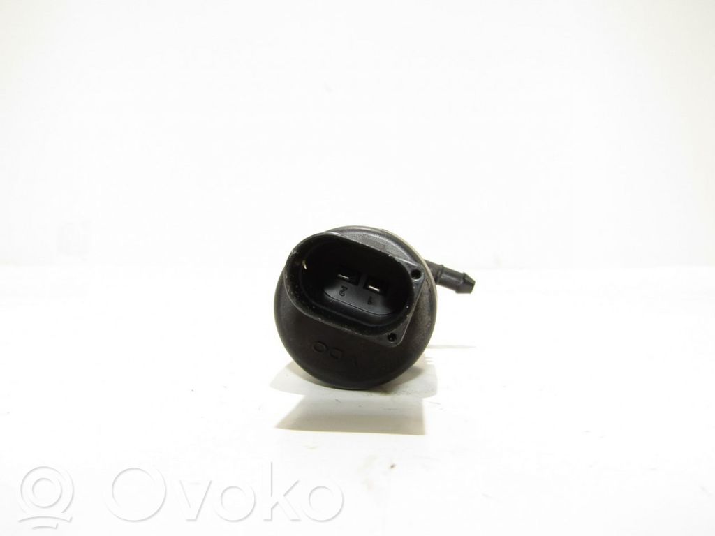 Volkswagen Touareg I Windscreen/windshield washer pump 