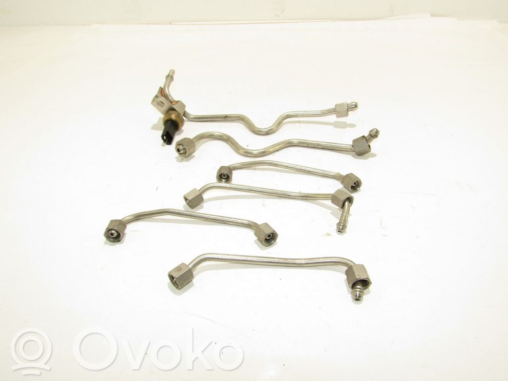 BMW 1 E81 E87 Fuel injector supply line/pipe 