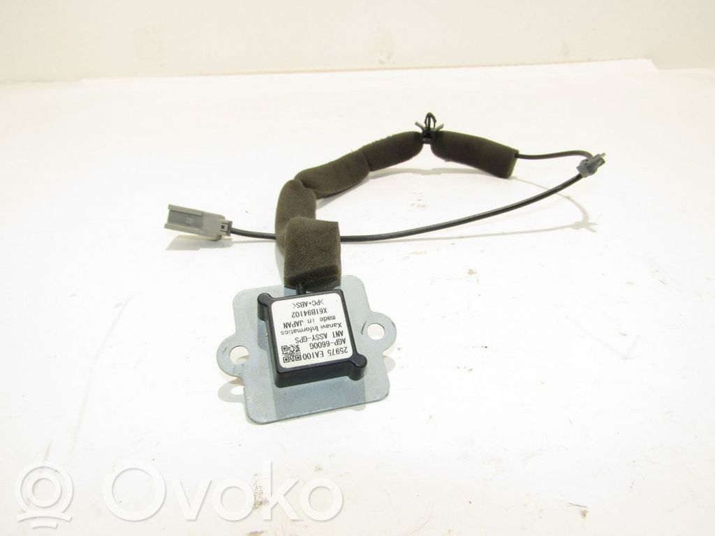 Nissan Navara D40 GPS-pystyantenni 