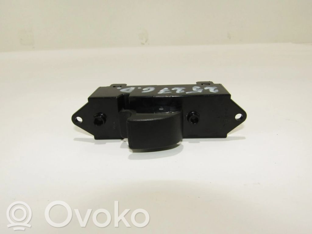 Interrupteur commade lève-vitre   8608A183