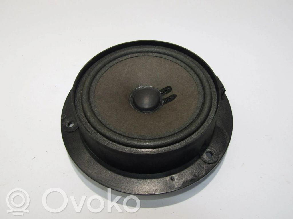 Mercedes-Benz A W169 Takaoven kaiutin 