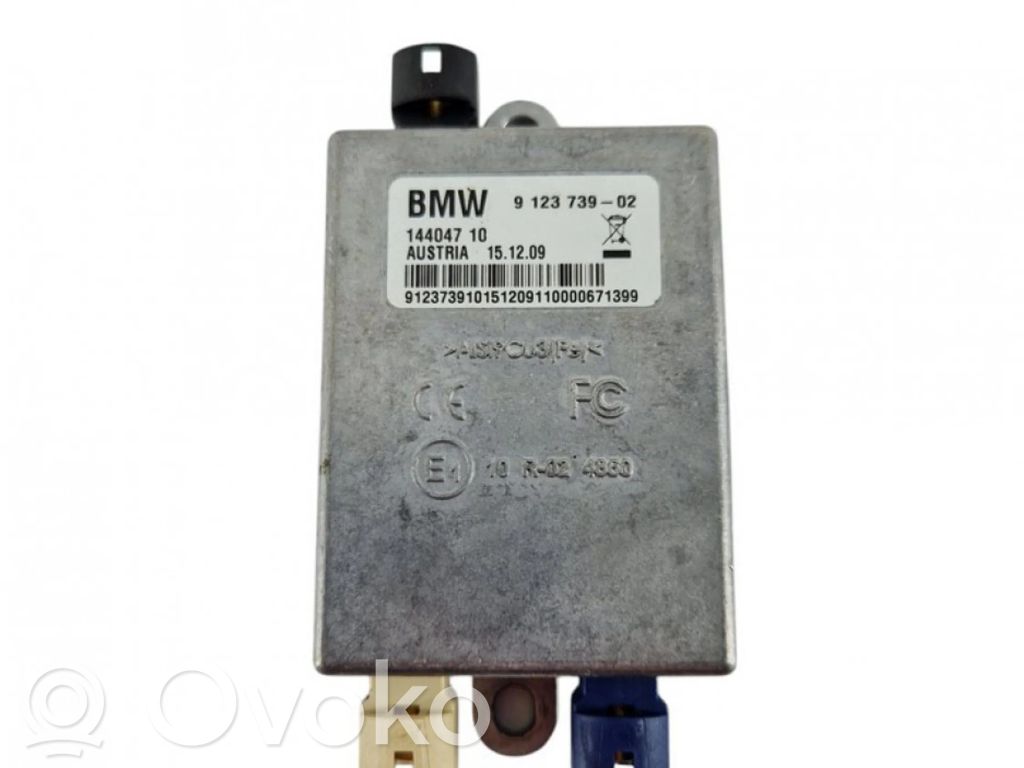 BMW 3 E90 E91 Aerial antenna amplifier 