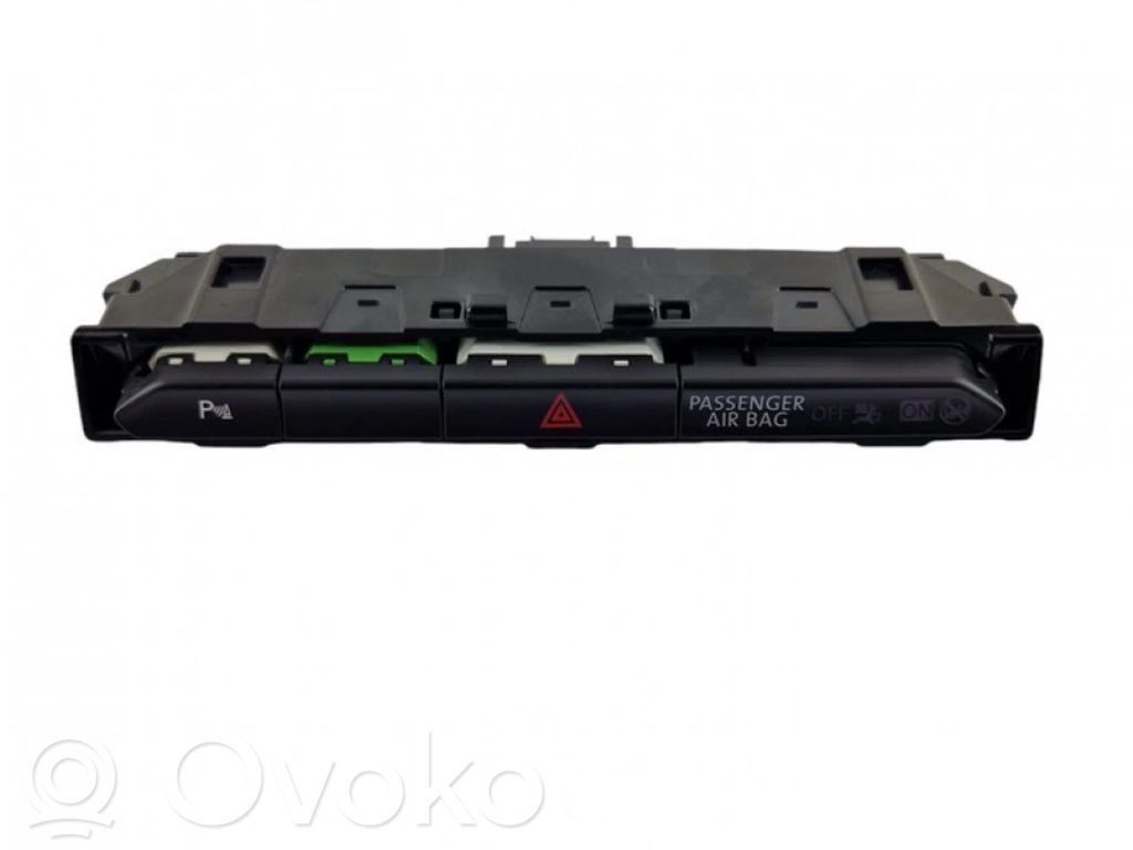 Volkswagen PASSAT B8 Comutator lumini pericol 