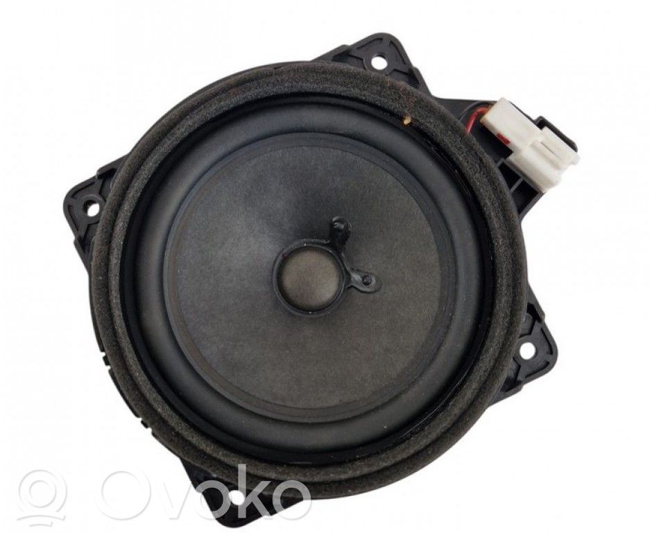 KIA Sorento Front door speaker 