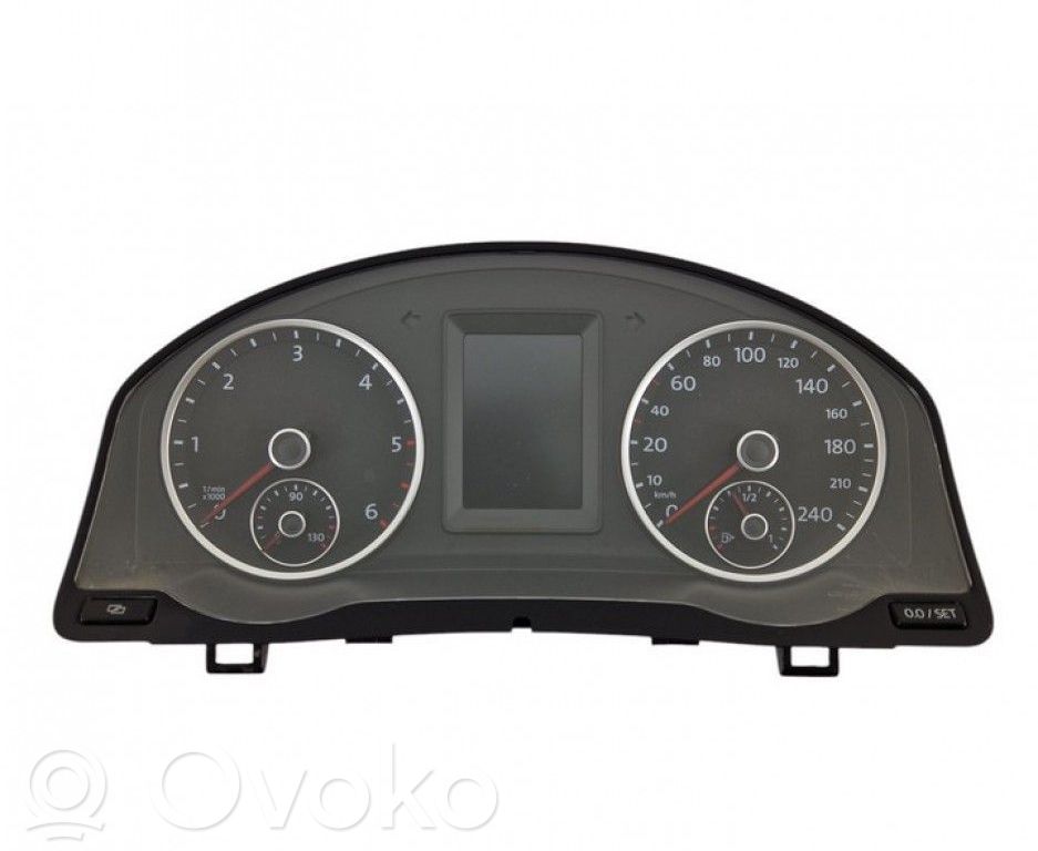 Volkswagen Tiguan Speedometer (instrument cluster) 