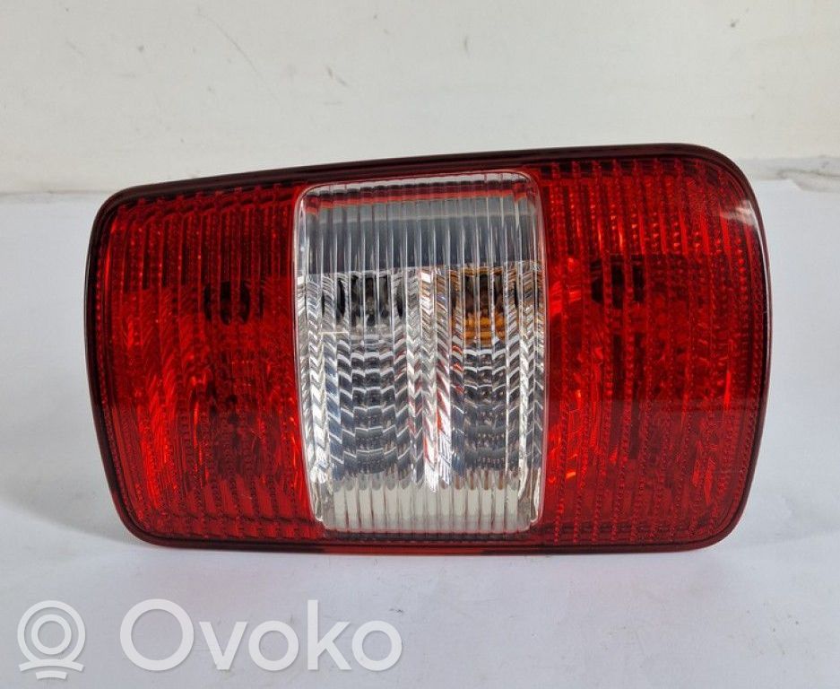Luz trasera/de freno   2K0945258A,4VEX13440AA,4VEX1345AA