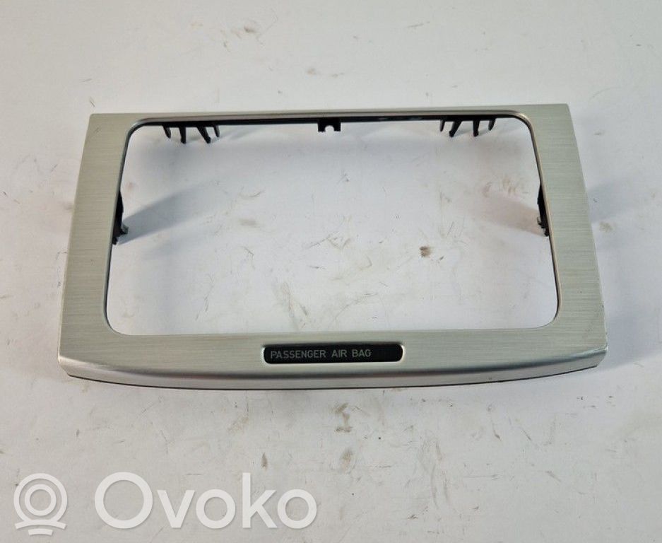 Volkswagen PASSAT B6 Konsola środkowa / Radio / GPS 
