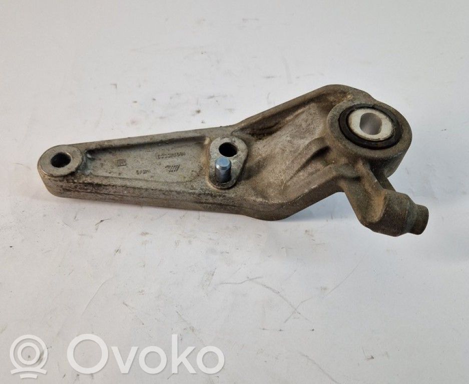 Gearbox mounting bracket   13130723,13130723,13130723,13185905