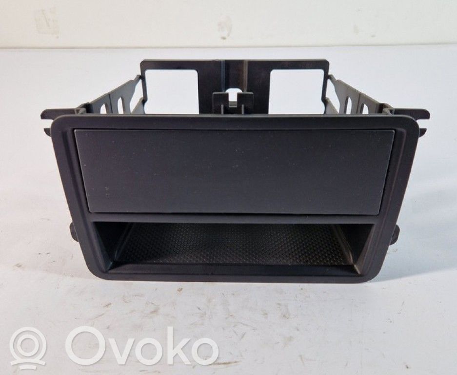 Volkswagen Caddy Verkleidung Radio / Navigation 