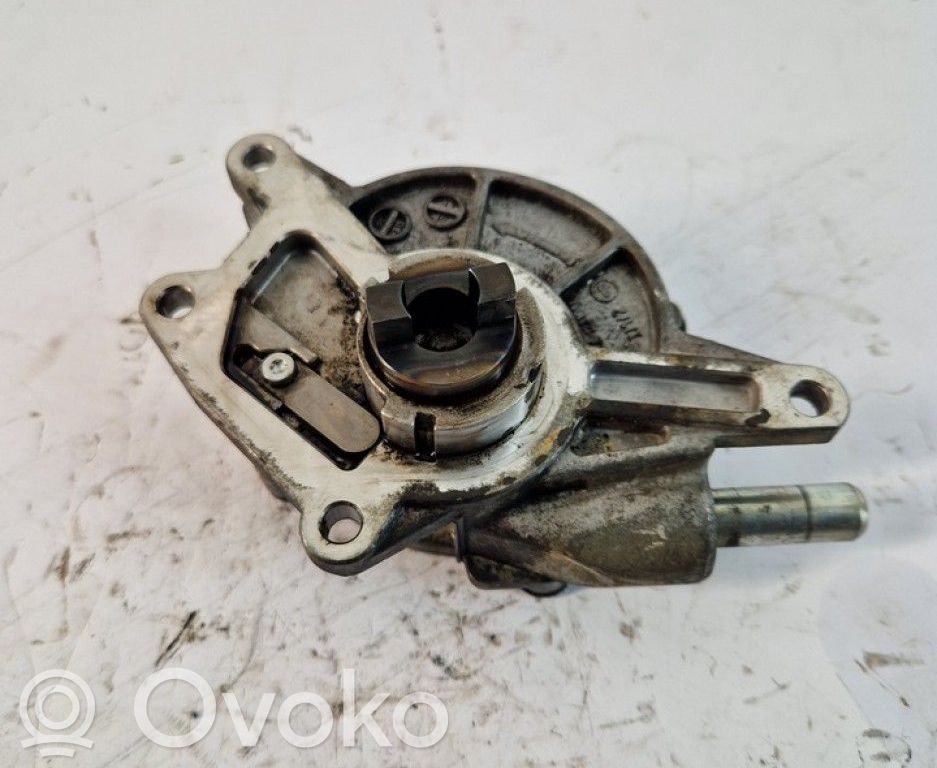 Mercedes-Benz C W204 Pompe à vide