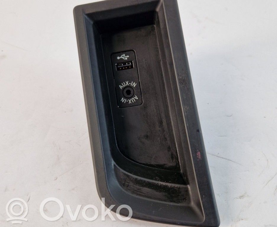 BMW 3 F30 F35 F31 Connettore plug in AUX 