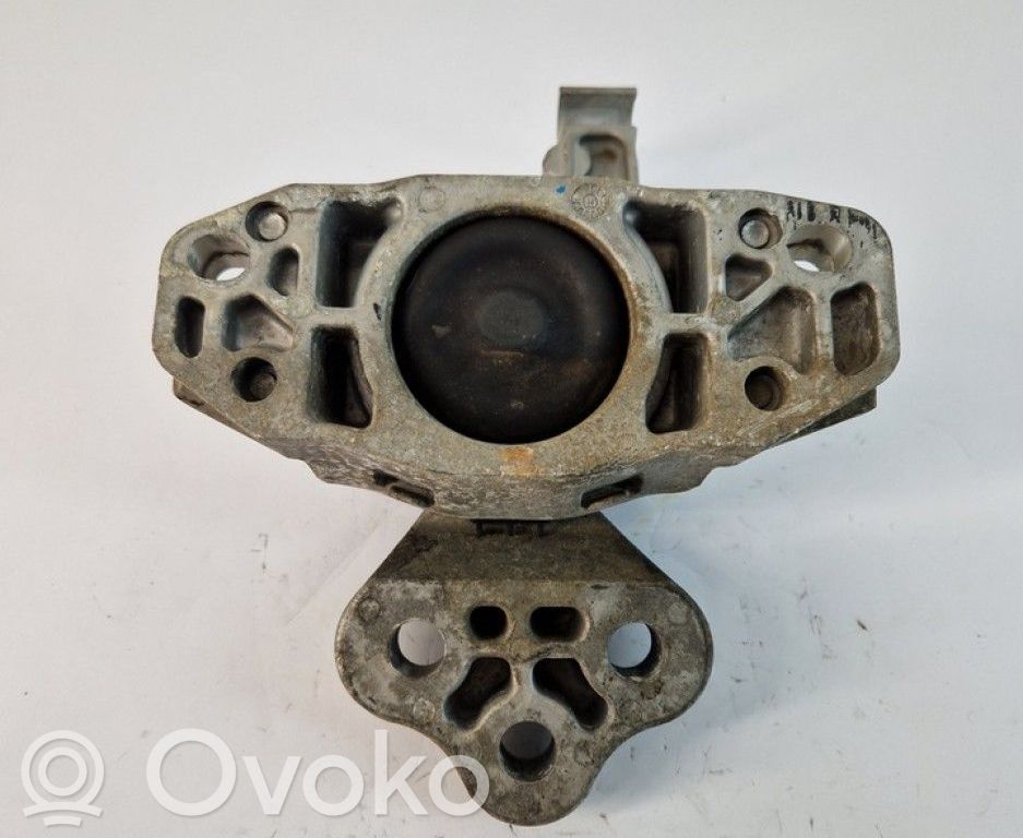 Engine mount bracket   P68275805AA,P68275805AA,P68275805AA