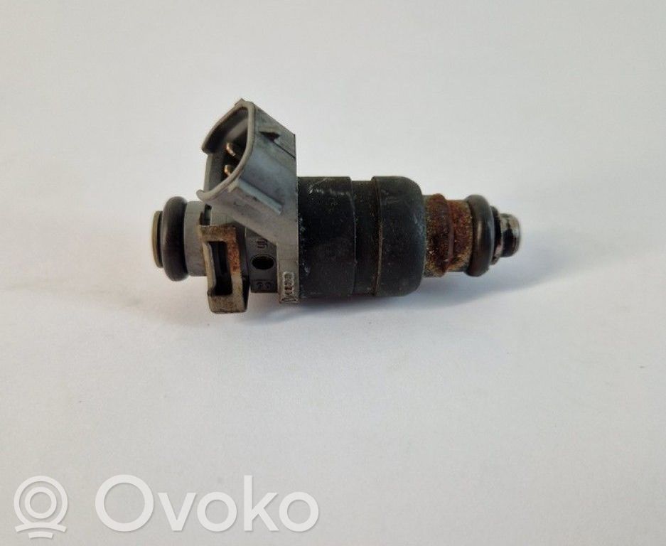 Volkswagen Golf V Injector combustibil 