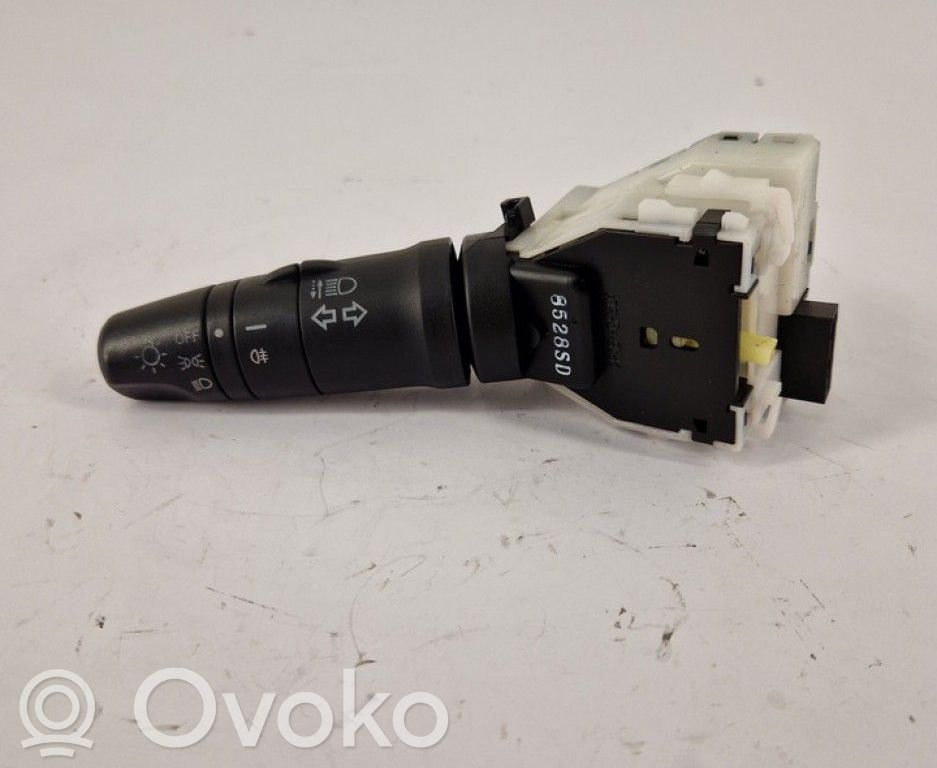 Nissan Note (E11) Interruptor de luz 