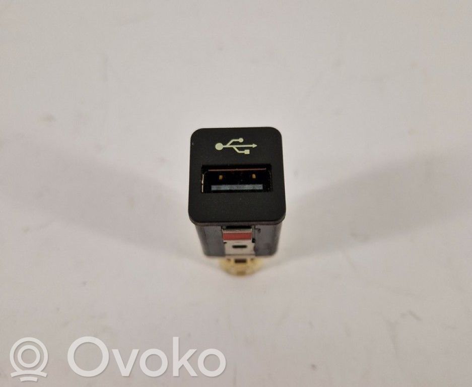 BMW 5 F10 F11 Connettore plug in AUX 